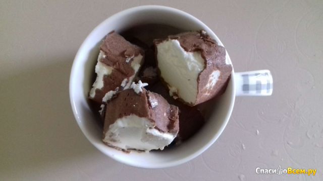 Мороженое пломбир на сливках "Челны холод" ванильный во взбитой шоколадно-сливочной глазури