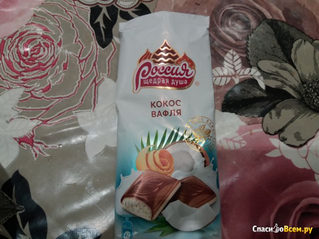 Молочный и белый шоколад "Россия" кокос вафля