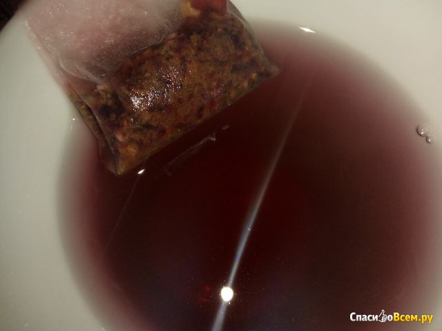 Чайный напиток Tess Flame со вкусом и ароматом земляники с розовым перцем