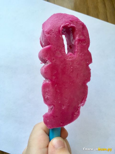 Десерт ягодный Бон Пари «Кошмарики» взбитый замороженный на палочке из жевательной резинки