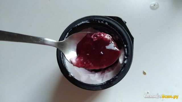Йогурт Versa вишня-гранат-миндаль-мята