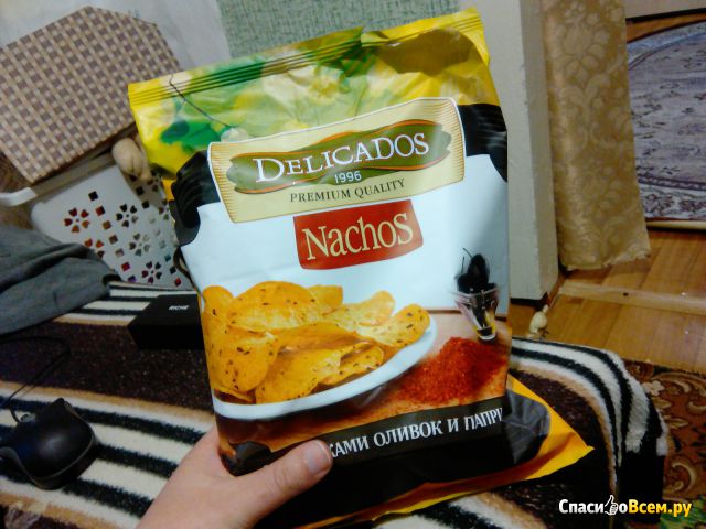 Кукурузные чипсы Nachos Delicados с кусочками оливок и паприкой