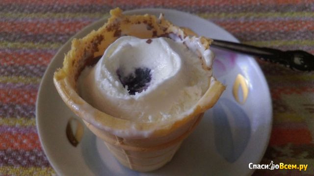 Мороженое Инмарко "Золотой стандарт" пломбир с черникой