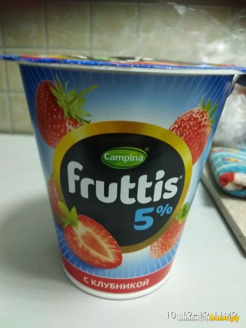 Продукт йогуртный пастеризованный Fruttis "Сливочное лакомство" клубника 5,0%