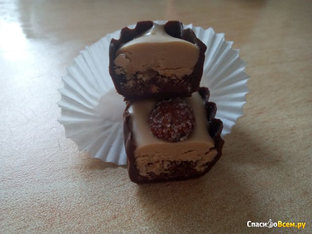 Конфеты Комильфо Chocolate Sweets Миндаль и крем-карамель