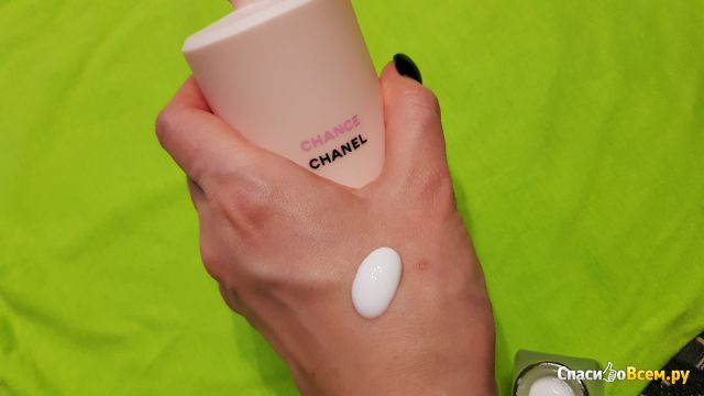 Увлажняющее молочко для тела Chanel Chance Eau Vive
