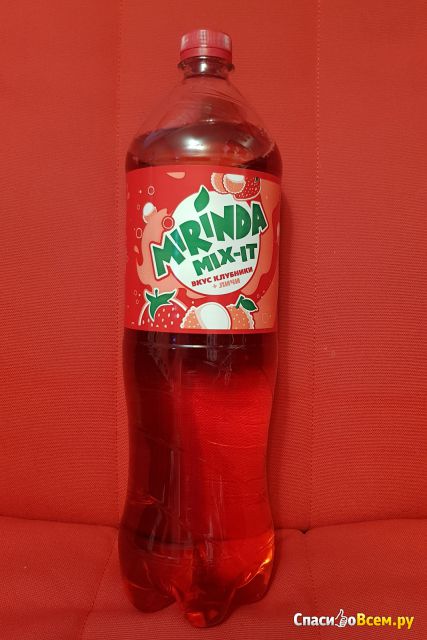 Газированная вода Mirinda Mix It со вкусом клубники и личи