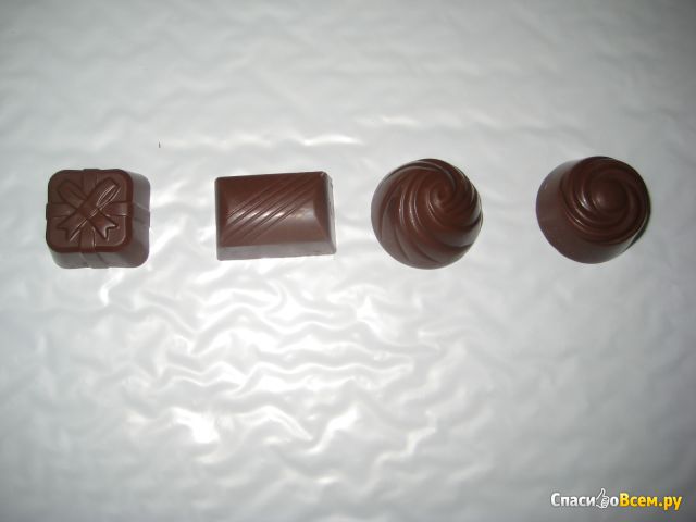 Набор шоколадных конфет АВК "Ассорти" молочный шоколад со вкусом оригинальных десертов