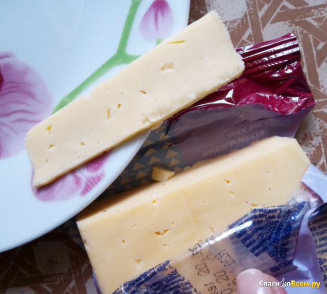 Сыр твердый Пирятин "Король сыров" со вкусом и ароматом топленого молока 50%