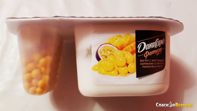 Йогурт Danone "Даниссимо Фантазия" с хрустящими шариками со вкусом маракуйи и манго