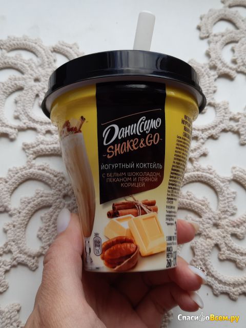 Йогуртный коктейль Даниссимо Shake&go со вкусом белого шоколада, пеканом и пряной корицей