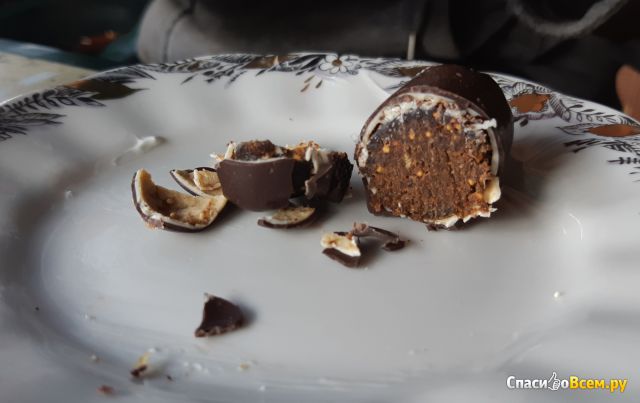 Конфеты "Микаелло" инжир в бело-темной шоколадной глазури
