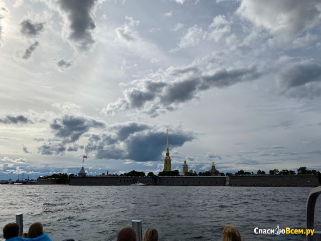 Морская прогулка на катере по городу Санкт-Петербург