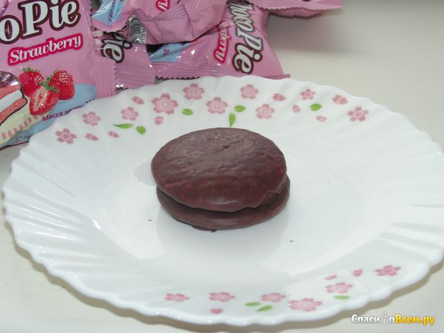 Печенье прослоённое глазированное Lotte "Choco Pie Strawberry"