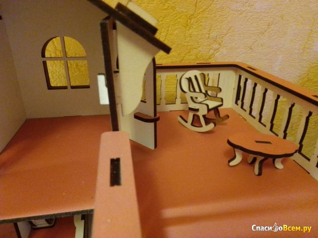 Сборный кукольный домик Elen Toys с террасой и мебелью