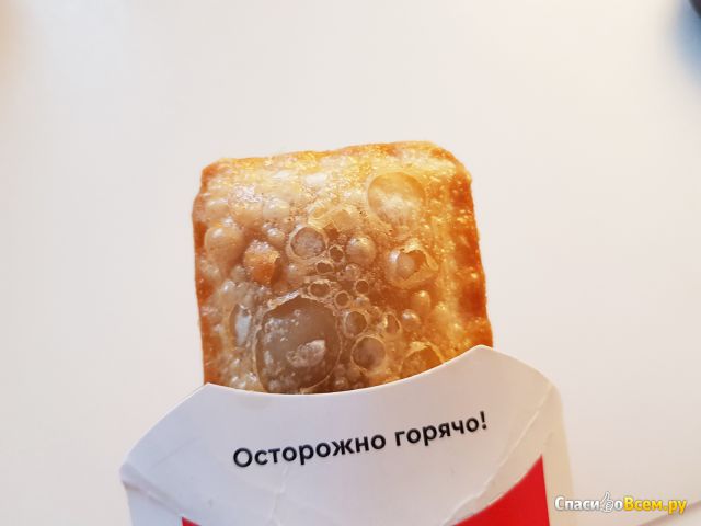 Пирожок KFC Клубника - сливочный сыр