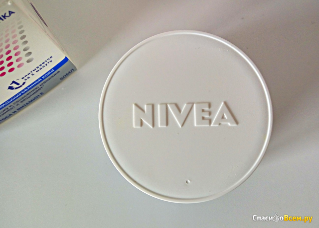 Увлажняющий крем-флюид 2 в 1 Nivea Make-up Expert