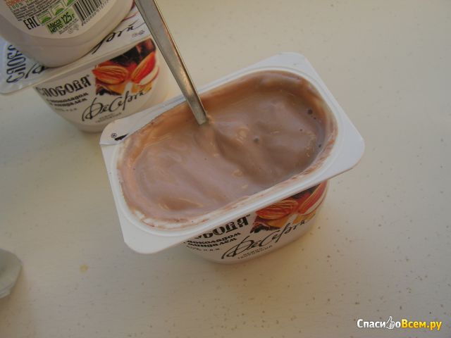 Десерт творожно-йогуртный «Слобода» с шоколадом и миндалем с массовой долей жира 4,0%