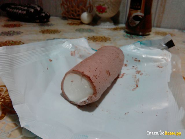 Мороженое сливочное Уралец "Трубочка" во взбитой шоколадной глазури