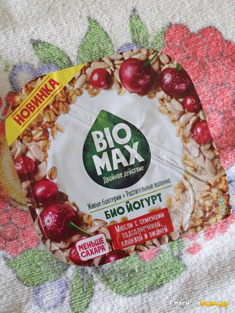 Био йогурт Bio max Мюсли с семенами подсолнечника, клюквой и вишней