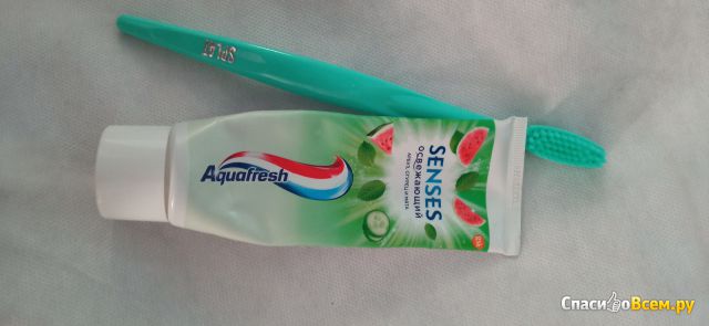 Зубная паста Aquafresh Senses Освежающий арбуз, огурец и мята