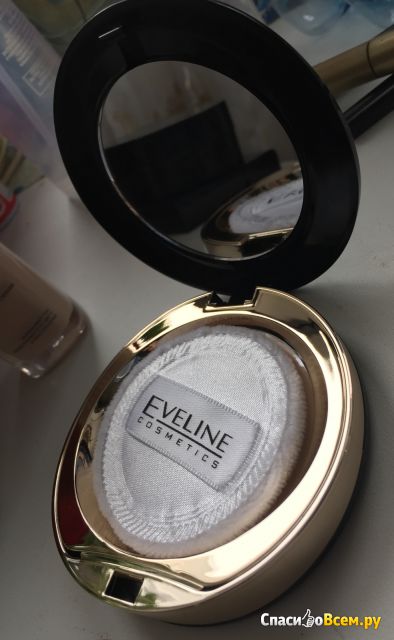 Минеральная матирующая компактная пудра Eveline Cosmetics "Selebrities Beauty" разглаживающий эффект