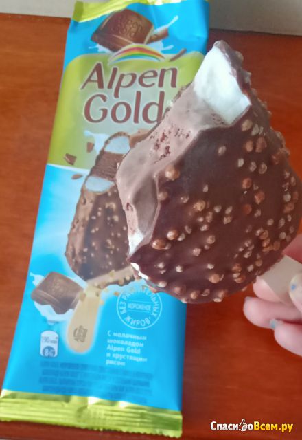 Мороженое сливочное Alpen Gold с хрустящим рисом и солеными шариками