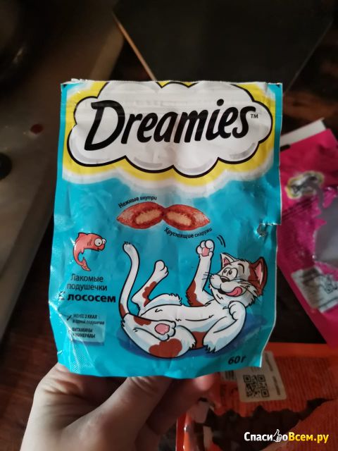 Лакомые подушечки для кошек Dreamies с лососем