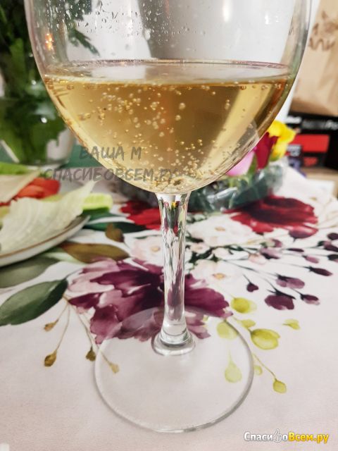 Напиток безалкогольный сильногазированный Abrau Junior Золотое с соком из винограда