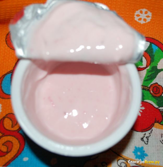 Йогурт с клубникой и земляникой "Danone", 2.8%