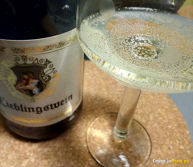 Вино белое полусладкое Lieblingswein