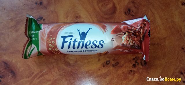 Батончик с цельными злаками c молочным шоколадом и карамелью Nestle "Fitness"