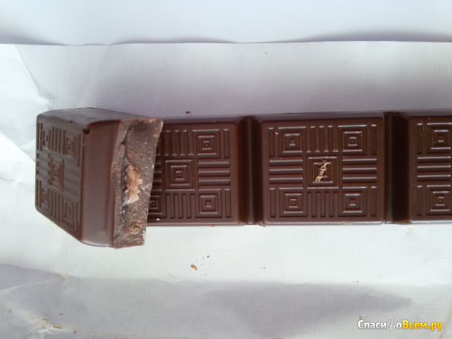 Шоколад "Коммунарка" горький с начинкой пюре из клюквы