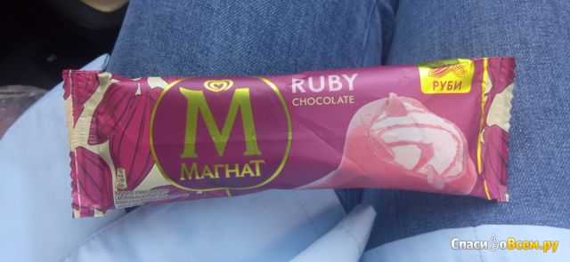 Мороженое "Магнат" Инмарко Ruby сливочное с белым шоколадом и малиновым наполнителем