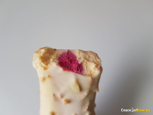 Мороженое эскимо "Магнат" Инмарко Манго и красные ягоды