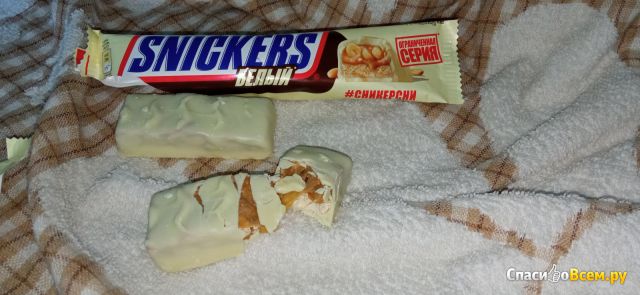 Шоколадный батончик "Snickers" Белый