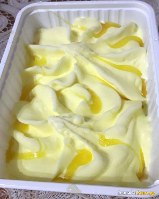 Мороженое молочное с ароматом ананаса и ананасовым наполнителем "Чудеса света"