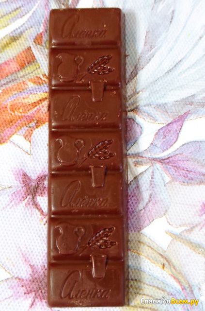 Шоколад Красный Октябрь "Аленка" с воздушной начинкой вкус крем-брюле