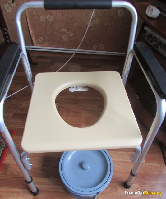 Кресло-туалет Мега-Оптим с санитарным оснащением с мягким сиденьем-крышкой FS895L