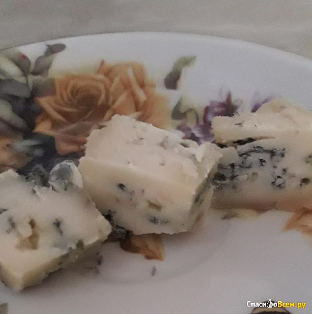 Сыр мягкий "Горгонзола" с голубой плесенью 50% Tirolez