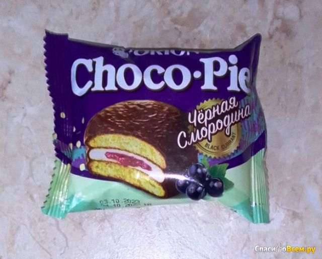 Бисквитное пирожное Orion Choco Pie "Черная смородина"