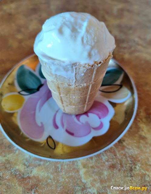 Мороженое пломбир ванильный в вафельном стаканчике "Калинов мост"