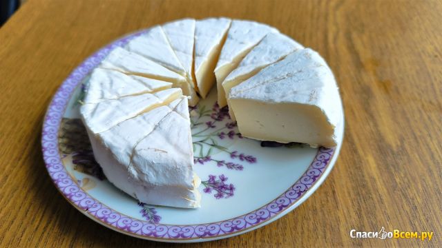 Сыр с белой плесенью Камамбер Montarell