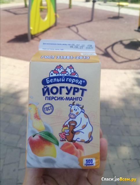 Йогурт "Белый город" персик-манго 1,5%