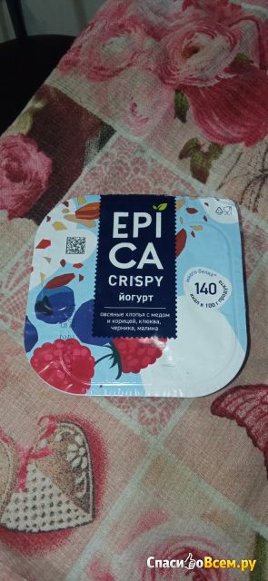 Йогурт Epica Crispy и смесь из мюсли и сушёных ягод