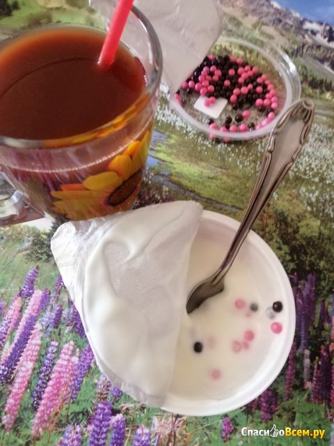 Йогурт Савушкин продукт "Апети" с шариками со вкусом шоколада и вишни