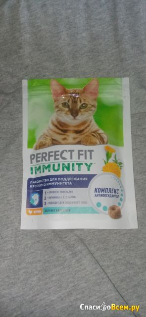 Лакомство для кошек Perfect Fit Immunity с курицей и  добавлением экстракта бархатцев