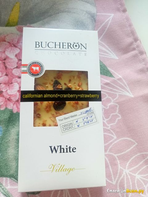 Белый шоколад с миндалем, клюквой и клубникой «Bucheron»