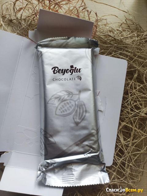 Белый шоколад Beyoglu "Angel Hair" со вкусом малины с начинкой пишмание и фисташковой пастой