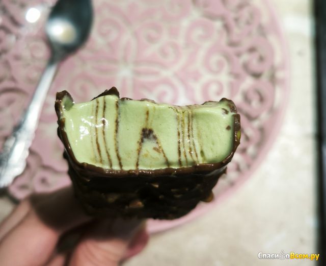 Мороженое эскимо Магнат Dubai фисташка с катаифи